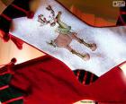 Рождественские носки и красные украшен р&amp;#108